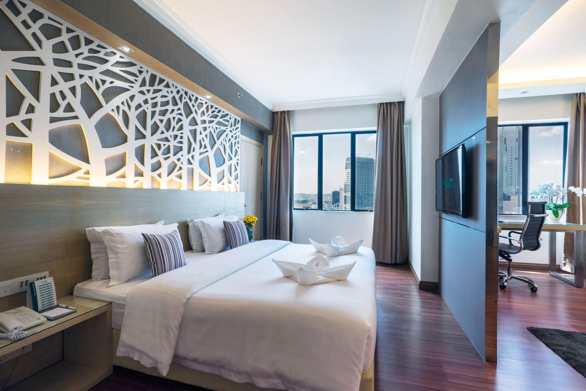 Hotel Crystal Crown 4*