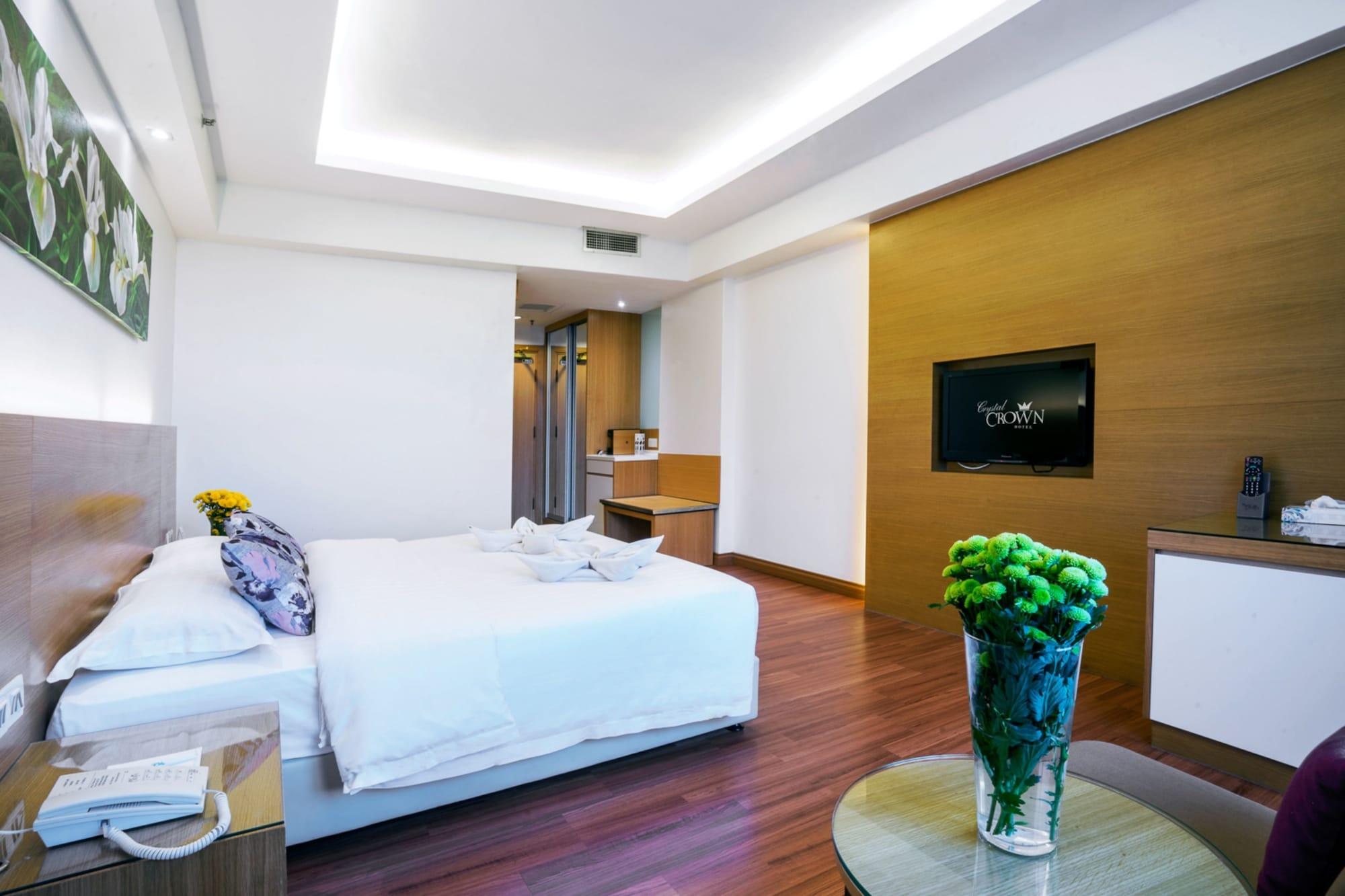 Hotel Crystal Crown